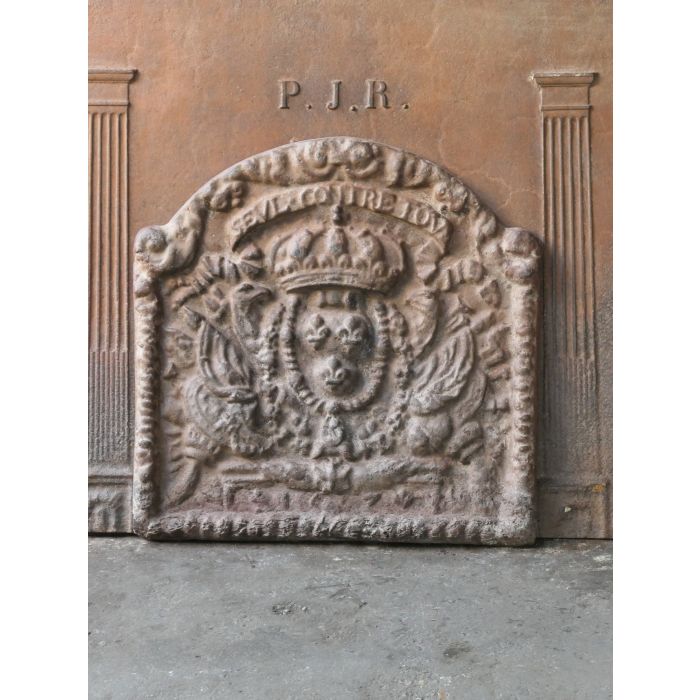 Belle plaque décorative cheminée en fonte ancienne- armoiries royales.