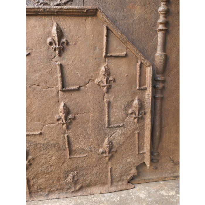 Plaque de cheminée Gothique en fonte à croix, fleurs de lys