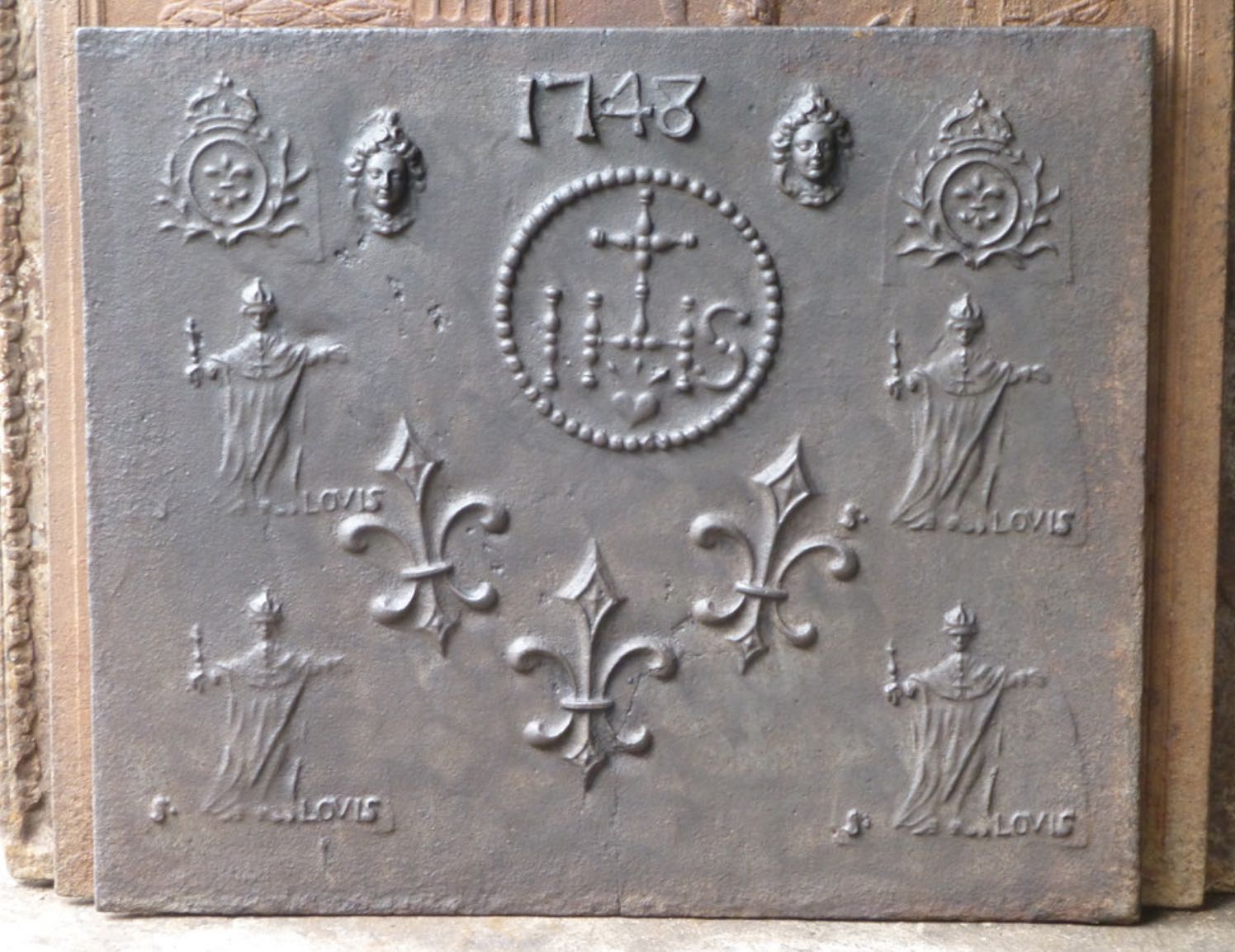 plaque cheminée décor blason et fleurs de lys en fonte de fer